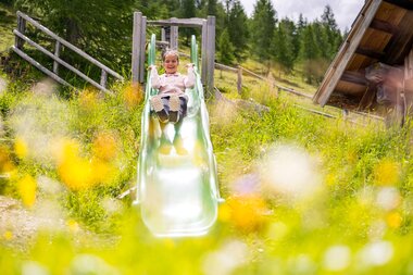 Girl slides down the slide | © nockalmstrasse.at/Stabentheiner